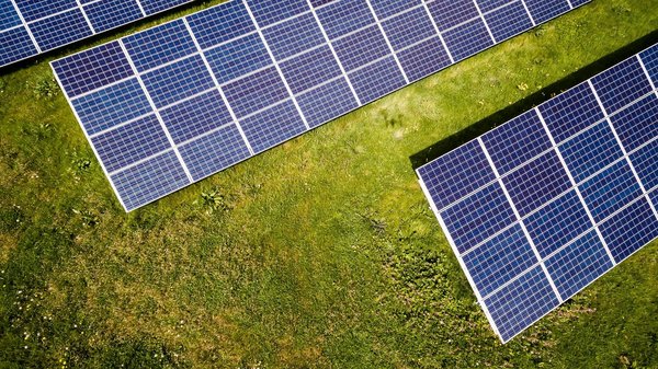 Comment les technologies de capteurs IoT peuvent-elles améliorer la gestion des ressources naturelles ?