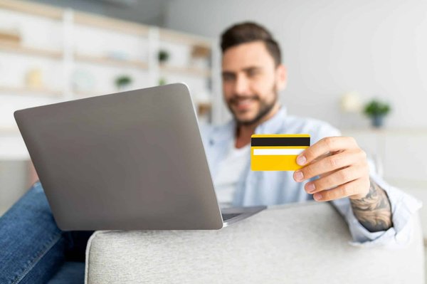 Investir avec une banque en ligne : avantages et sécurité